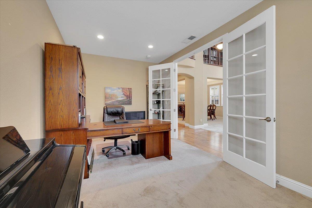 10022 Spring View Way Elk Grove, CA 95757 - Photo 15 of 54