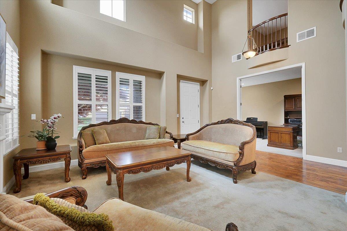 10022 Spring View Way Elk Grove, CA 95757 - Photo 6 of 54