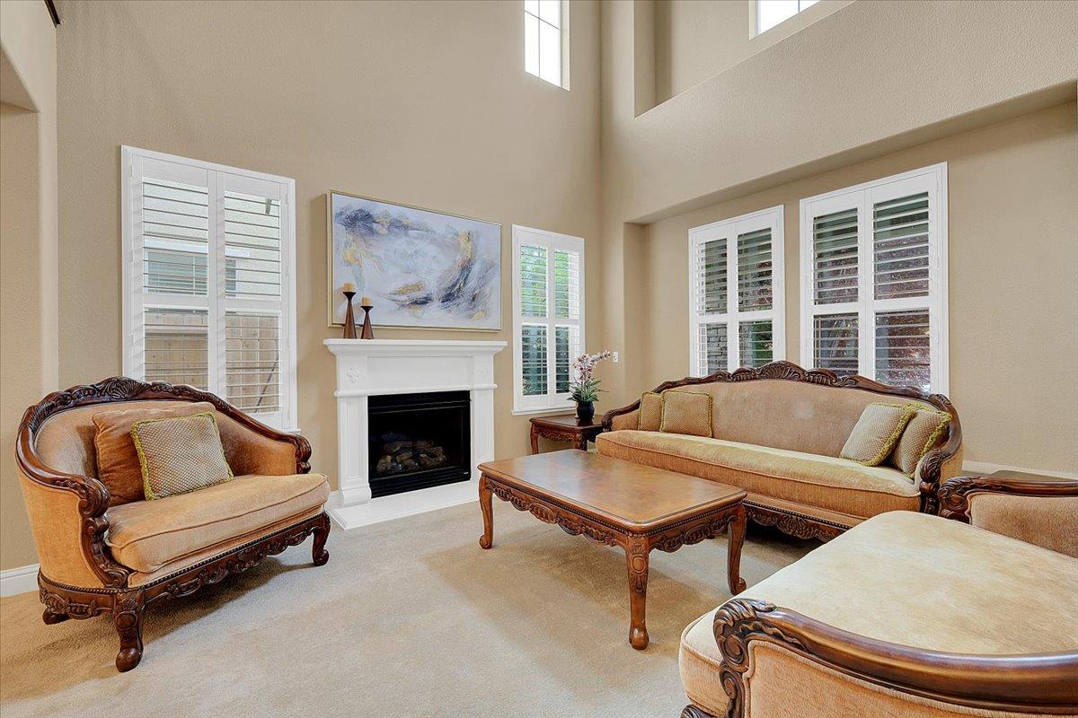 10022 Spring View Way Elk Grove, CA 95757 - Photo 9 of 54