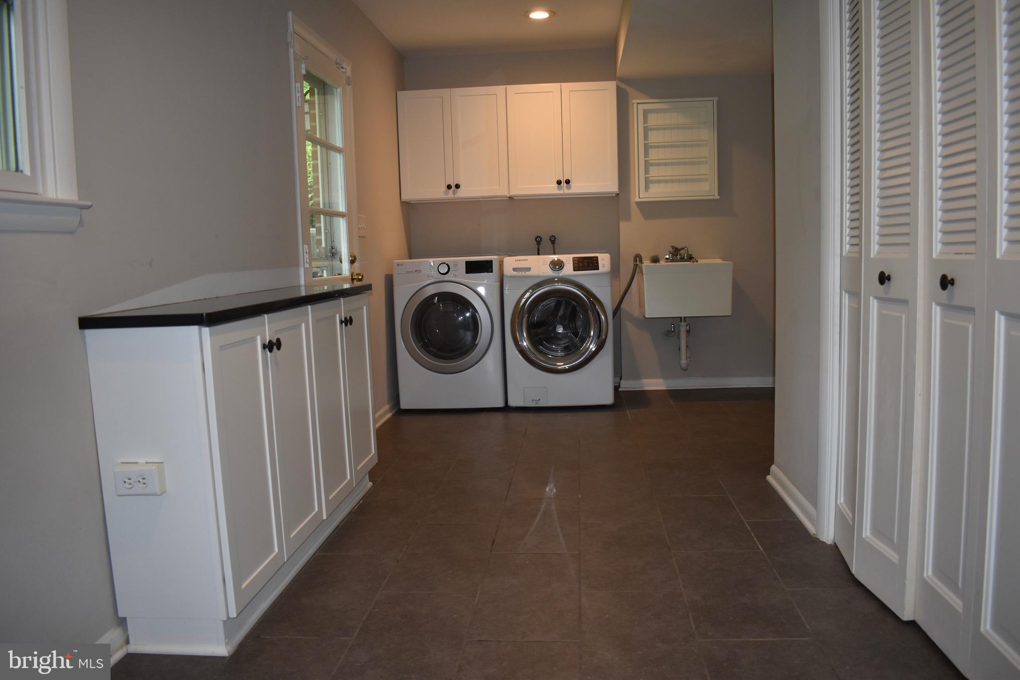 5 Collingwood Garth Phoenix, MD 21131 - Photo 28 of 43 Laundry/Mudroom with access to backyard