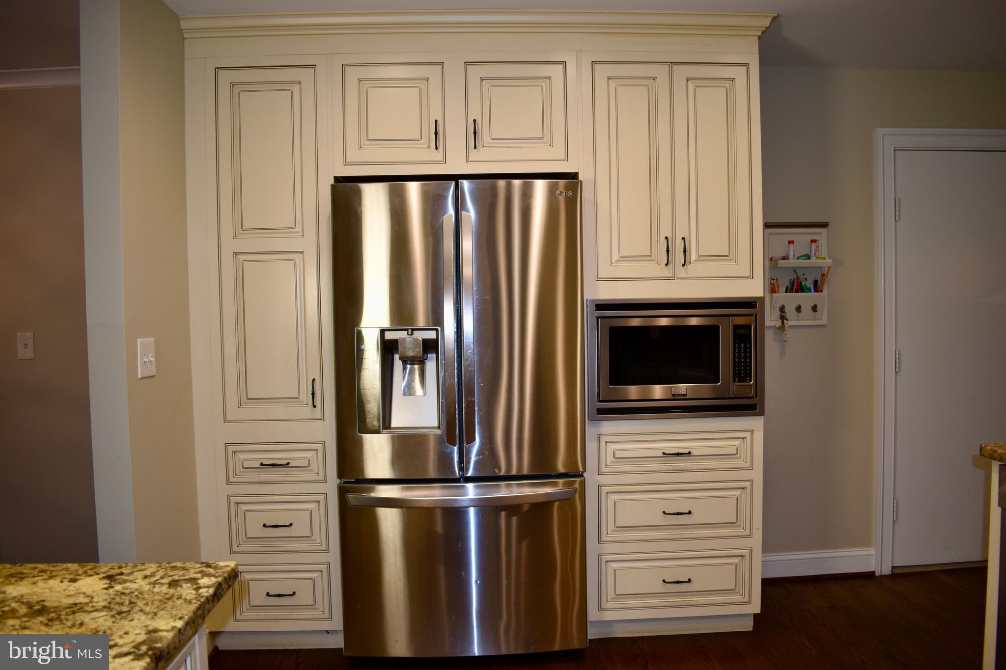 5 Collingwood Garth Phoenix, MD 21131 - Photo 7 of 43 Custom Cabinetry and upgraded appliances
