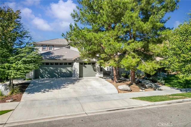 a view of backyard with a table and chairs under an umbrella