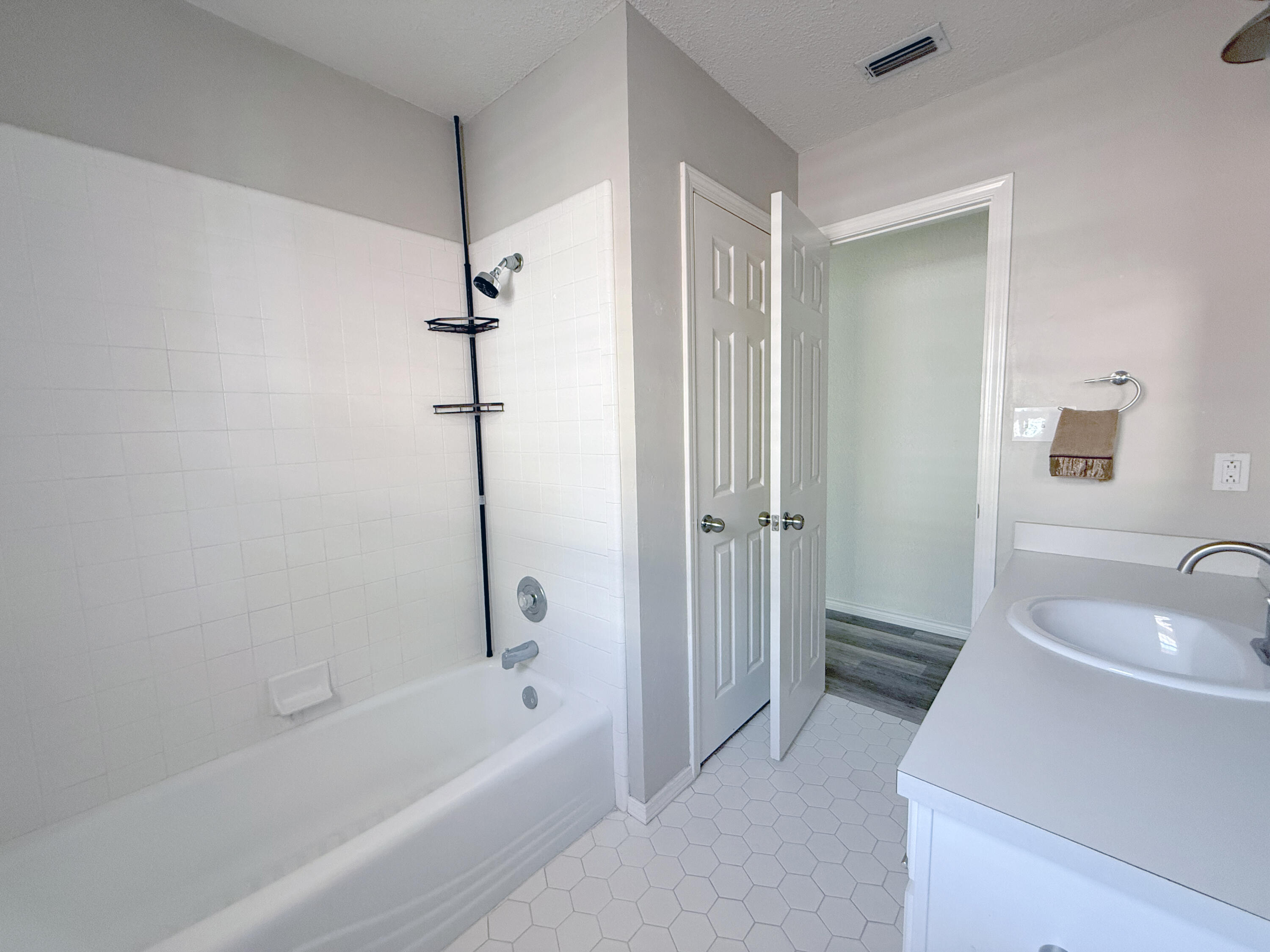 5422 69th Street Lubbock, TX 79424 - Photo 20 of 25 bath-2