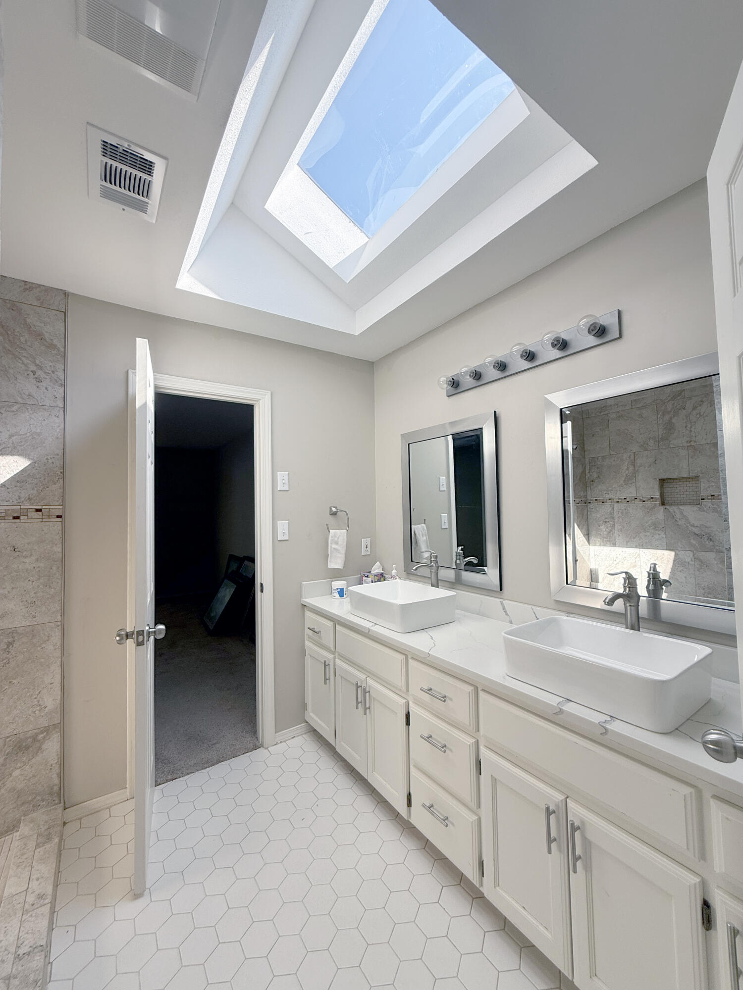 5422 69th Street Lubbock, TX 79424 - Photo 5 of 25 skylight in isolated bedroom