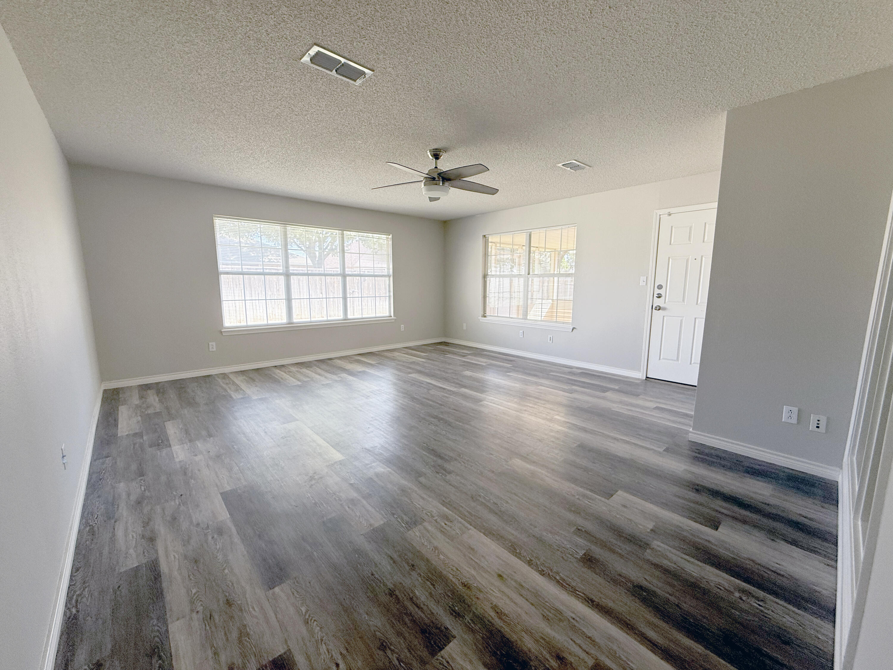 5422 69th Street Lubbock, TX 79424 - Photo 7 of 25 2nd living area!