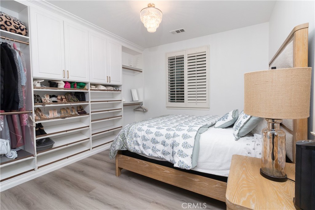 13866 Sweet Avenue Riverside, CA 92503 - Photo 24 of 69 a bedroom with a bed and cabinets