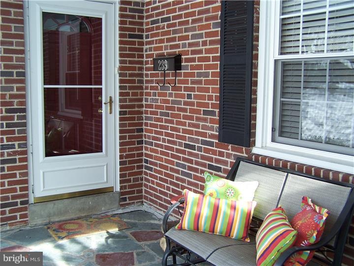 239 School Lane Springfield, PA 19064 - Photo 3 of 25 Porch