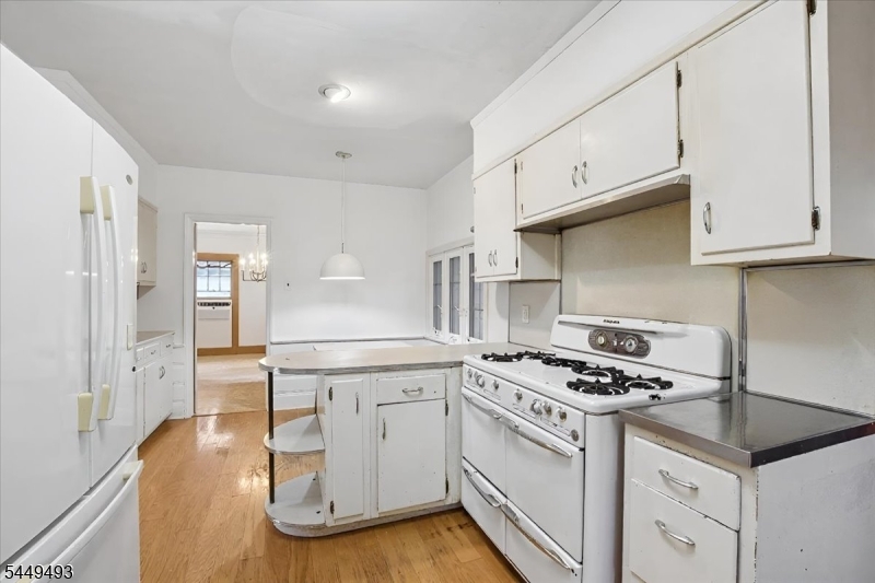 45 Undercliff Road Millburn, NJ 07041 - Photo 19 of 37 Gallery Image 19