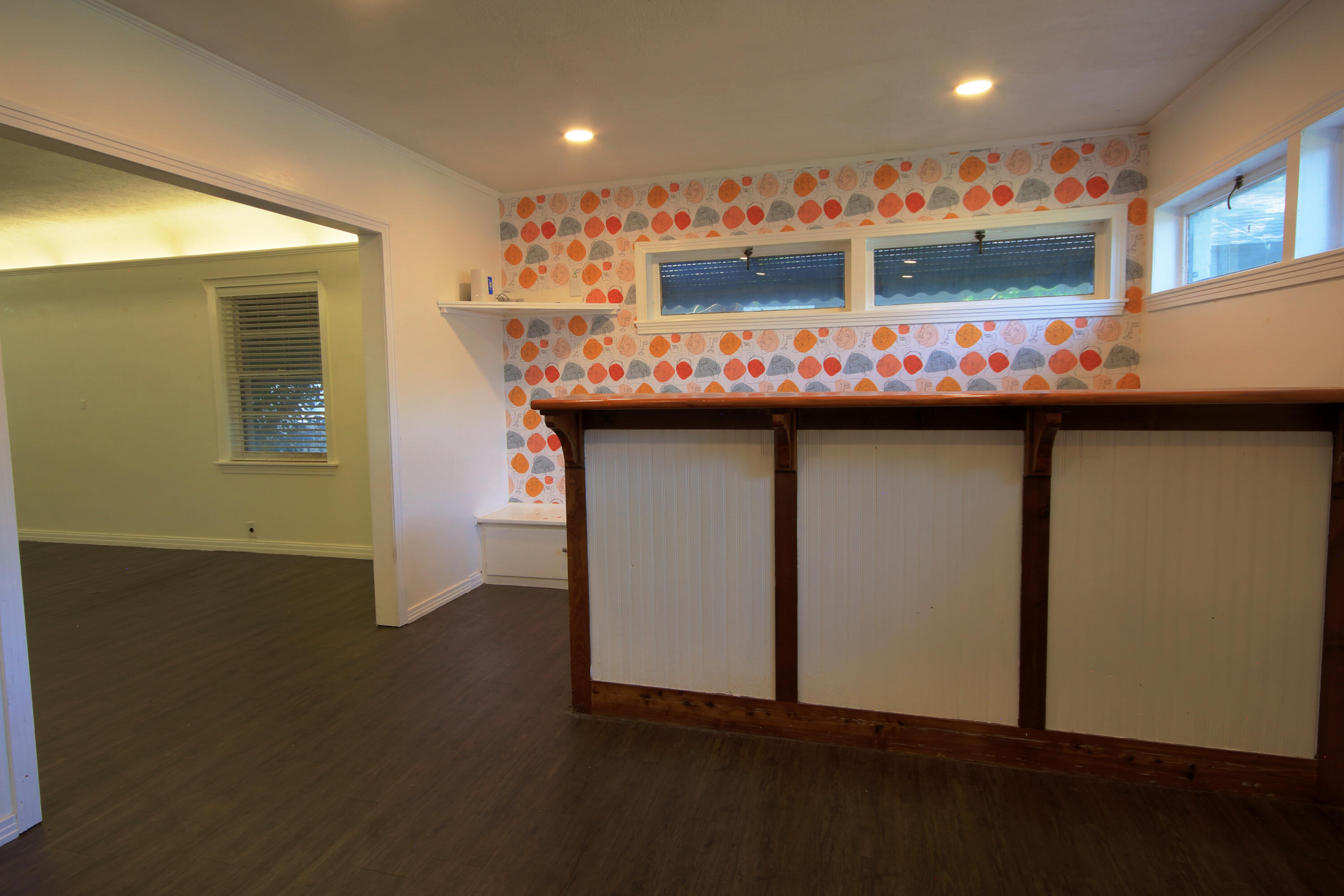 3104 29th Street Lubbock, TX 79410 - Photo 14 of 16 Bar 2