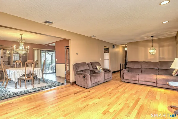 $4,150 | 4565 Madison Avenue, Trumbull, CT 06611