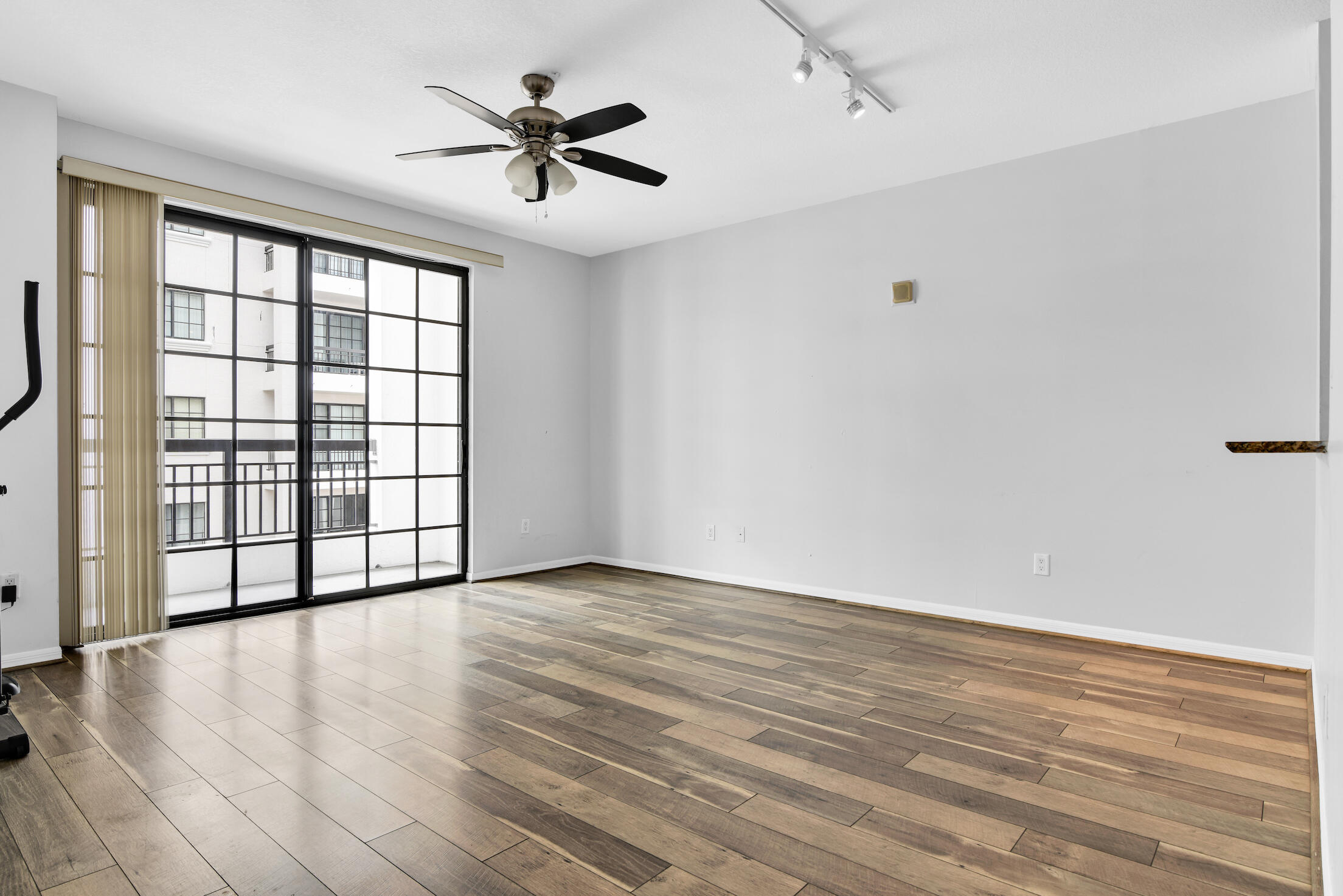 233 South Federal Highway, Unit 604 Boca Raton, FL 33432 - Photo 3 of 23 @BocaRatonStudio4