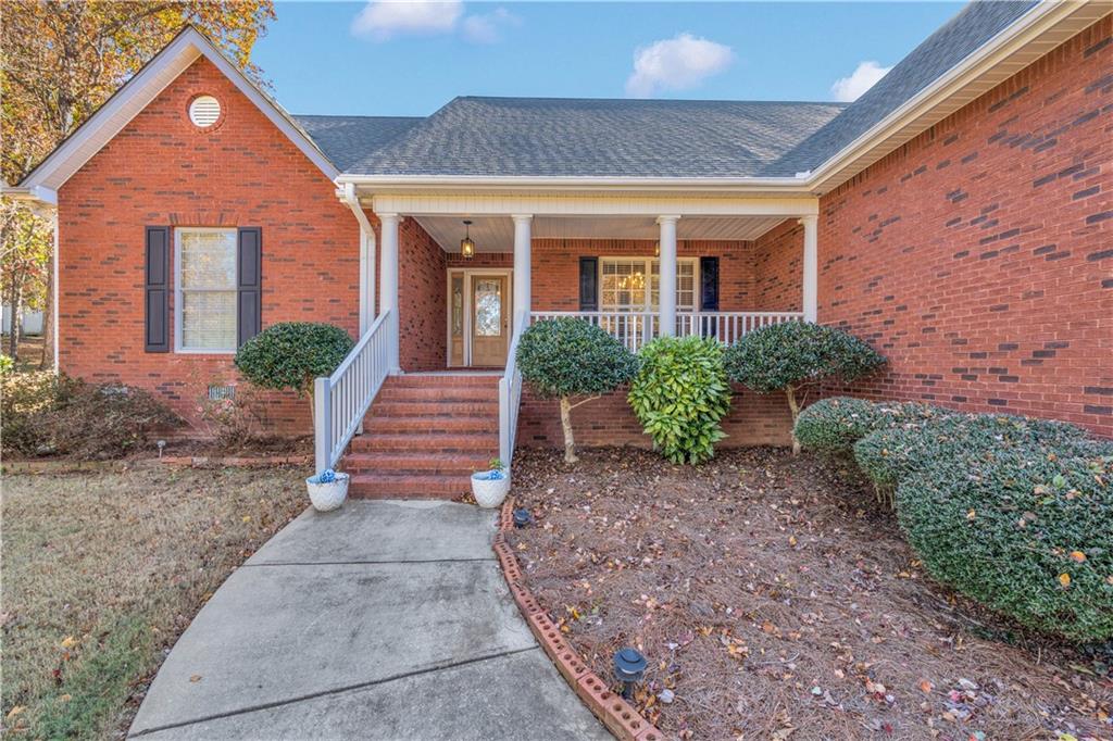 523 Barhams Ridge Drive McDonough, GA 30252 - Photo 6 of 43 a front view of a house with garden