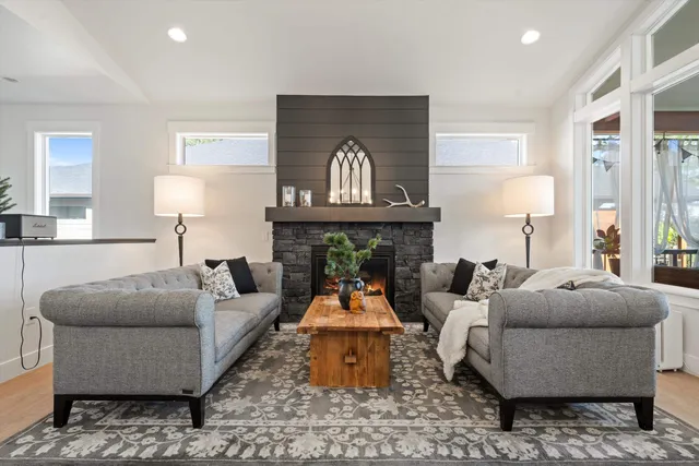 $769,999 | 916 East Farwell Road, Spokane, WA 99218