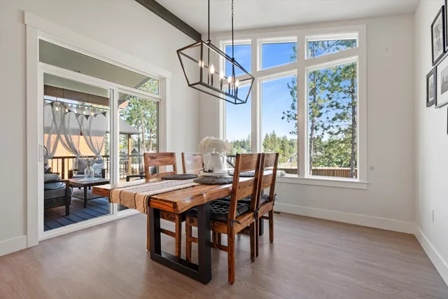 $769,999 | 916 East Farwell Road, Spokane, WA 99218