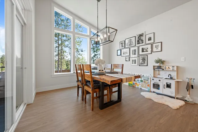 $769,999 | 916 East Farwell Road, Spokane, WA 99218