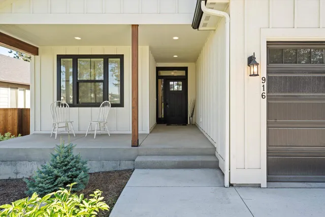 $769,999 | 916 East Farwell Road, Spokane, WA 99218