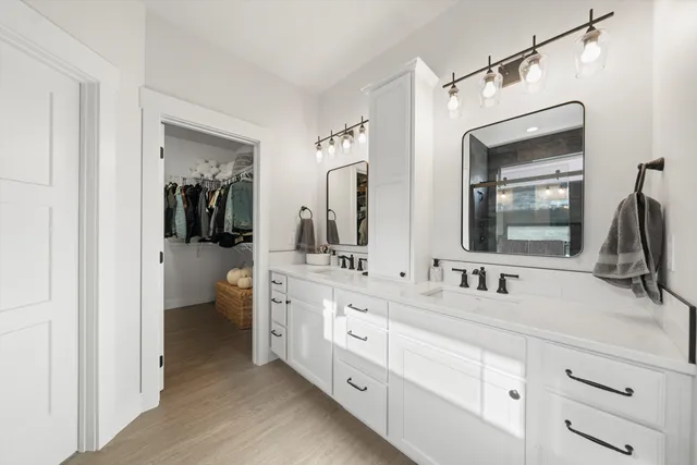 $769,999 | 916 East Farwell Road, Spokane, WA 99218