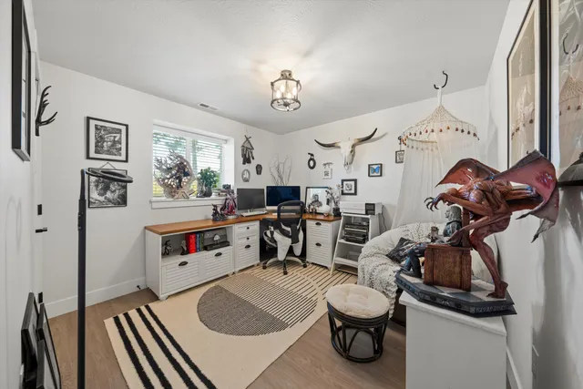 $769,999 | 916 East Farwell Road, Spokane, WA 99218