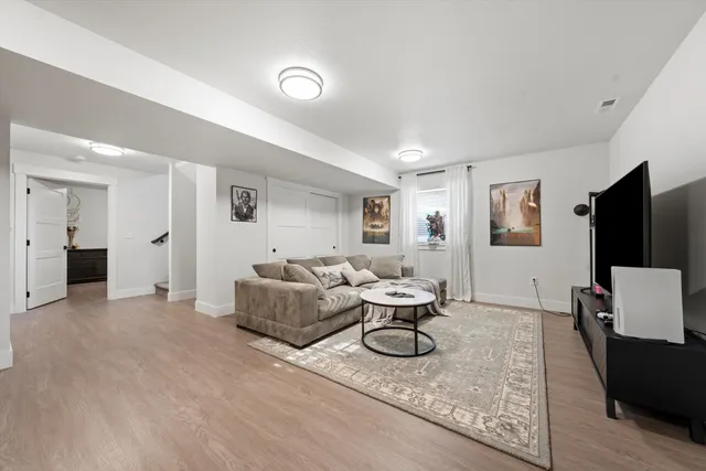 $769,999 | 916 East Farwell Road, Spokane, WA 99218