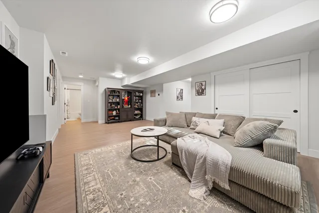 $769,999 | 916 East Farwell Road, Spokane, WA 99218