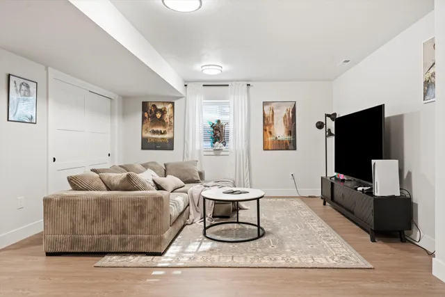 $769,999 | 916 East Farwell Road, Spokane, WA 99218