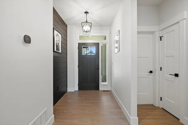 $769,999 | 916 East Farwell Road, Spokane, WA 99218