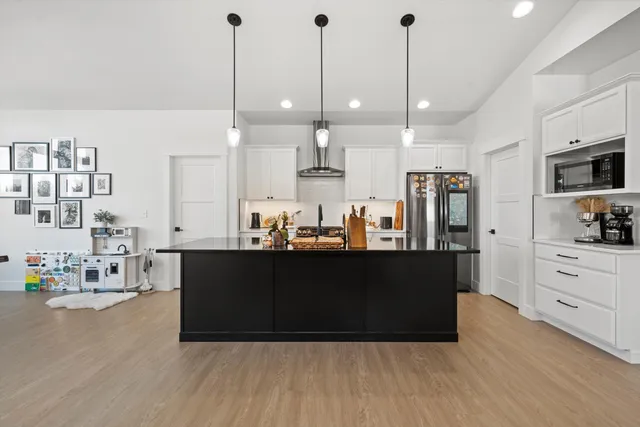 $769,999 | 916 East Farwell Road, Spokane, WA 99218