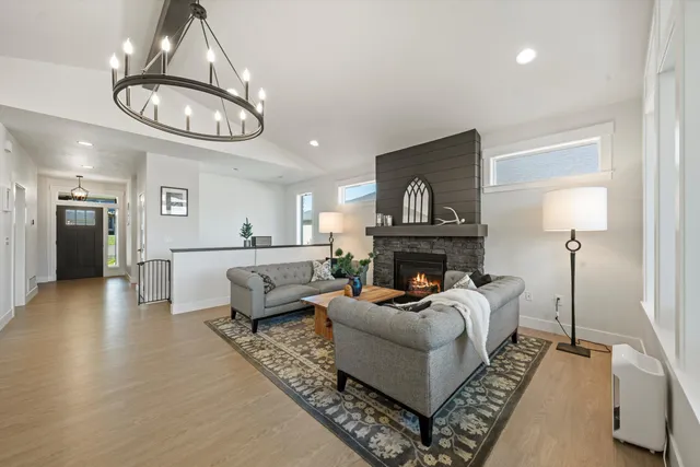 $769,999 | 916 East Farwell Road, Spokane, WA 99218