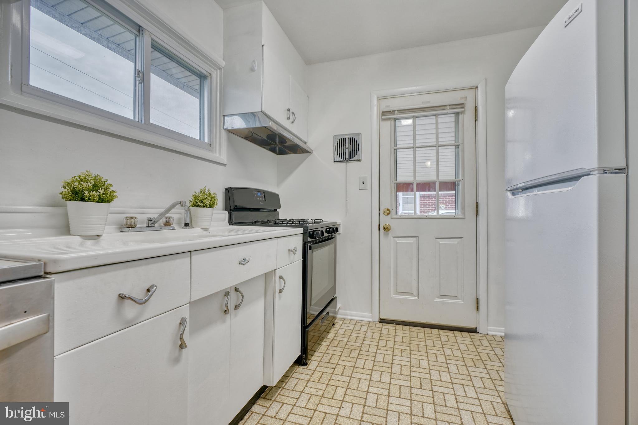 2448 Ellis Road Parkville, MD 21234 - Photo 12 of 40 Gallery Image 12