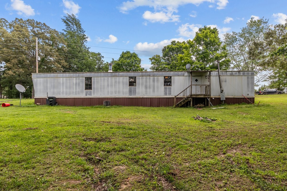 6495 Divider And Natchez Trace Road Camden, TN 38320 - Photo 27 of 31 a view of a backyard with a garden