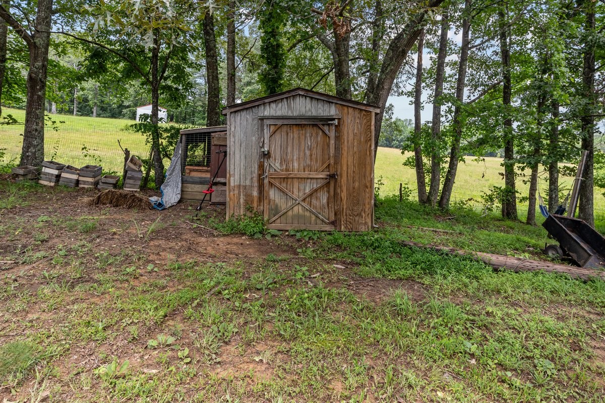 6495 Divider And Natchez Trace Road Camden, TN 38320 - Photo 29 of 31 a view of a tiny house with a yard