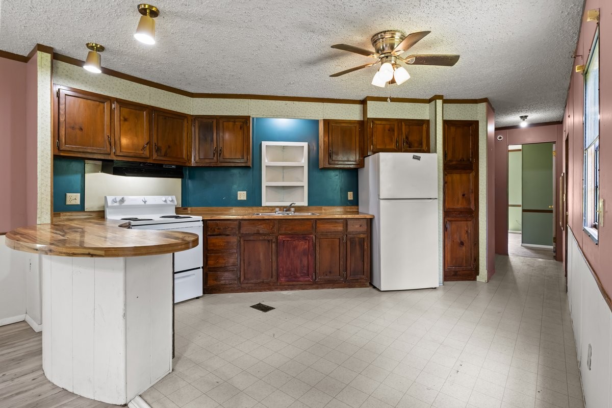 6495 Divider And Natchez Trace Road Camden, TN 38320 - Photo 9 of 31 a kitchen with refrigerator and cabinets