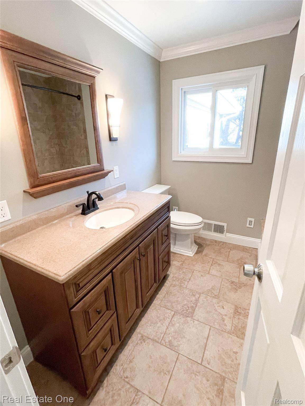 2222 Cole Road Lake Orion, MI 48362 - Photo 21 of 25 17.jpeg