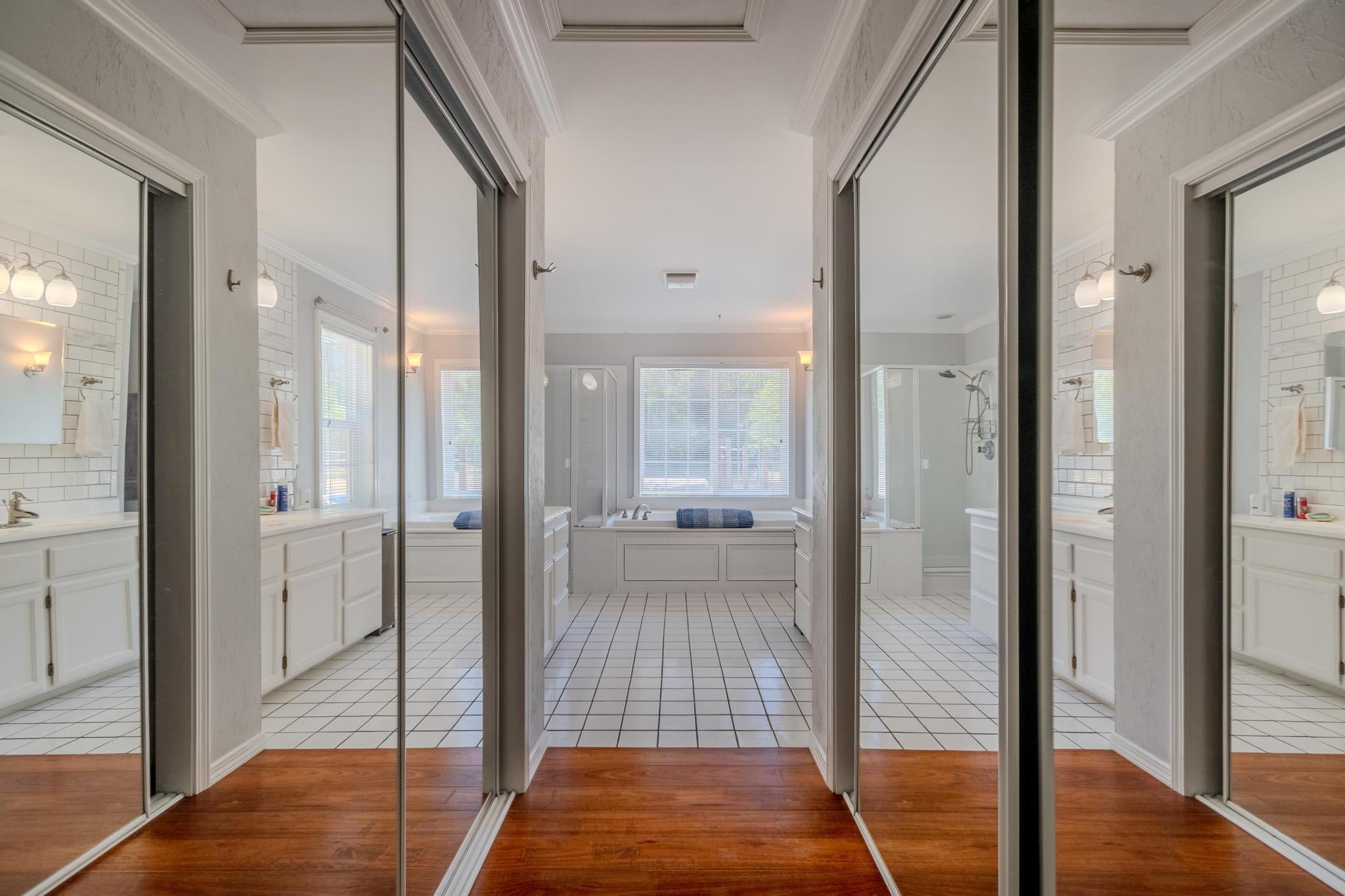 7888 Redthorne Road Rogue River, OR 97537 - Photo 23 of 48 Master Bath Entry