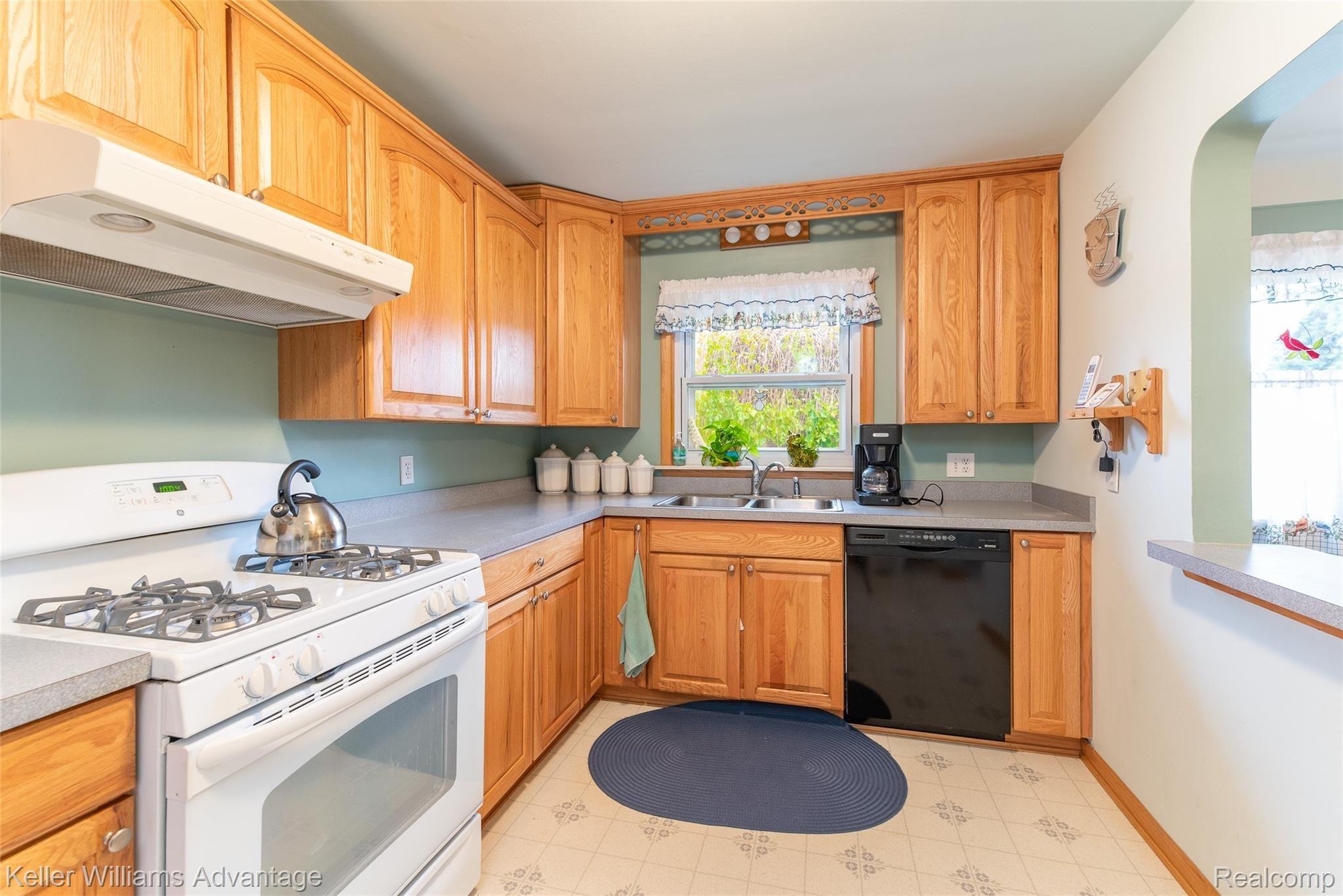 11099 Levan Road Livonia, MI 48150 - Photo 12 of 41 DSC_0808-Edit.jpg