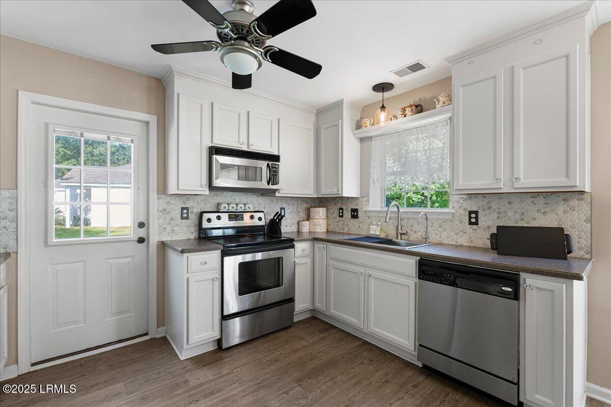474 Live Oak Walk Bluffton, SC 29910 - Photo 10 of 25 11-Kitchen