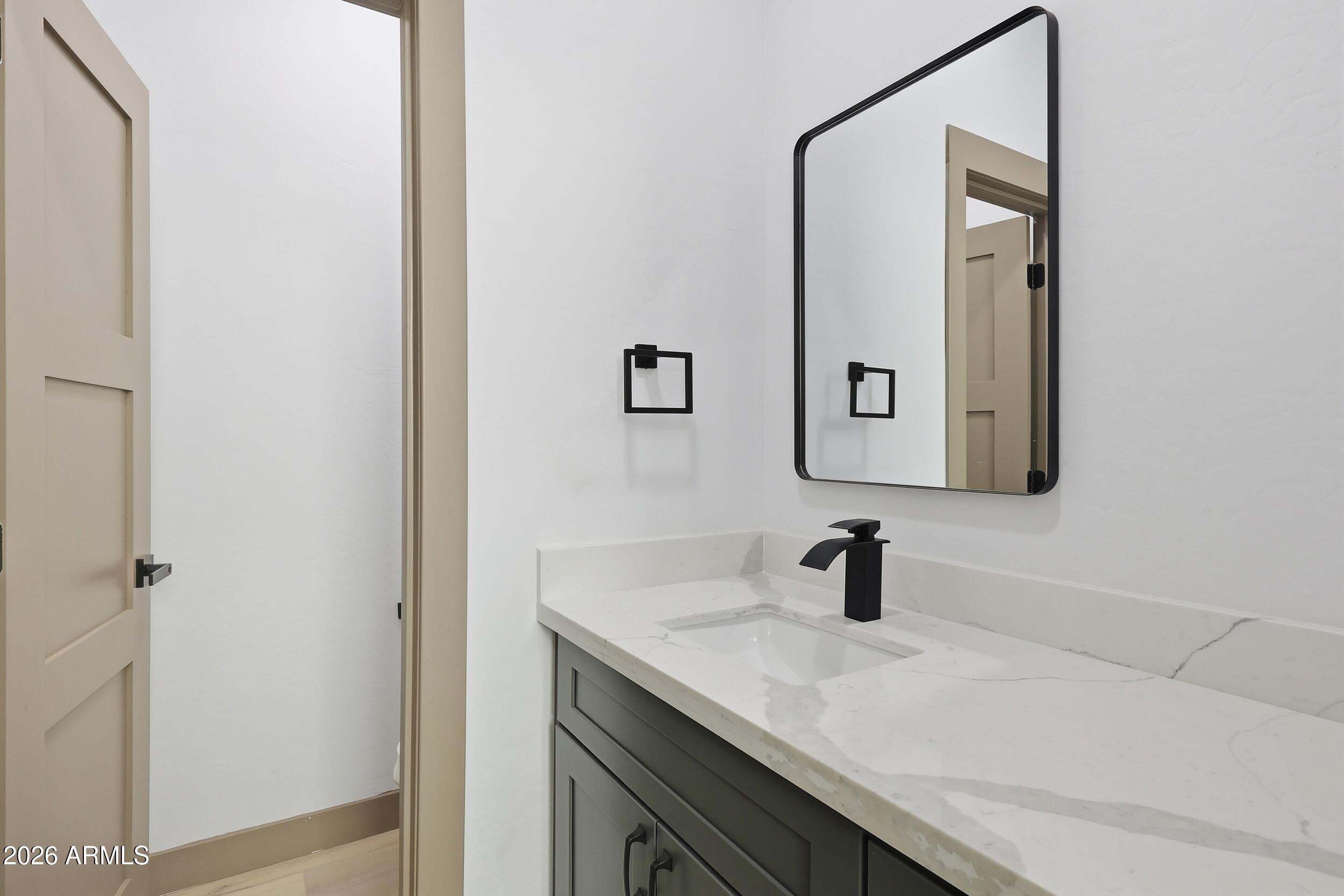 2813 East Trumbull Road, Unit 2 Phoenix, AZ 85040 - Photo 17 of 32 17_img_8568