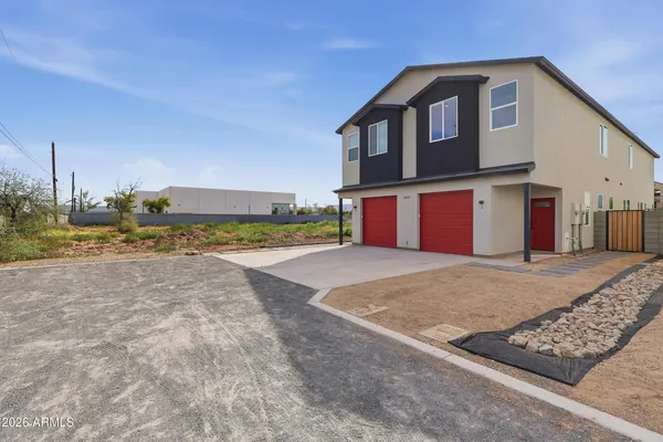 $2,300 | 2813 East Trumbull Road, Unit 2, Phoenix, AZ 85040