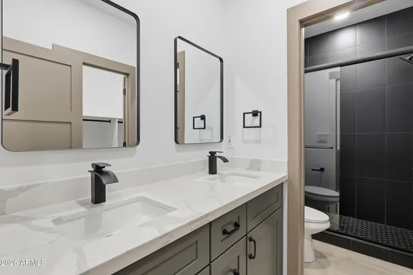 $2,300 | 2813 East Trumbull Road, Unit 2, Phoenix, AZ 85040