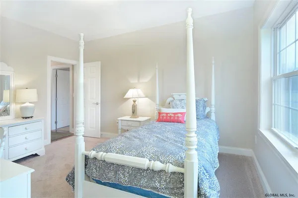 $638,700 | 69 Lakepointe Way, Saratoga Springs, NY 12866
