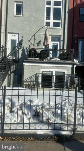 a view of entryway and hall