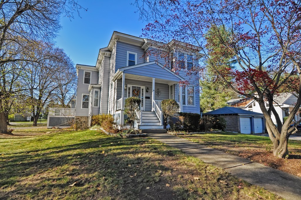 a view of a house with a yard