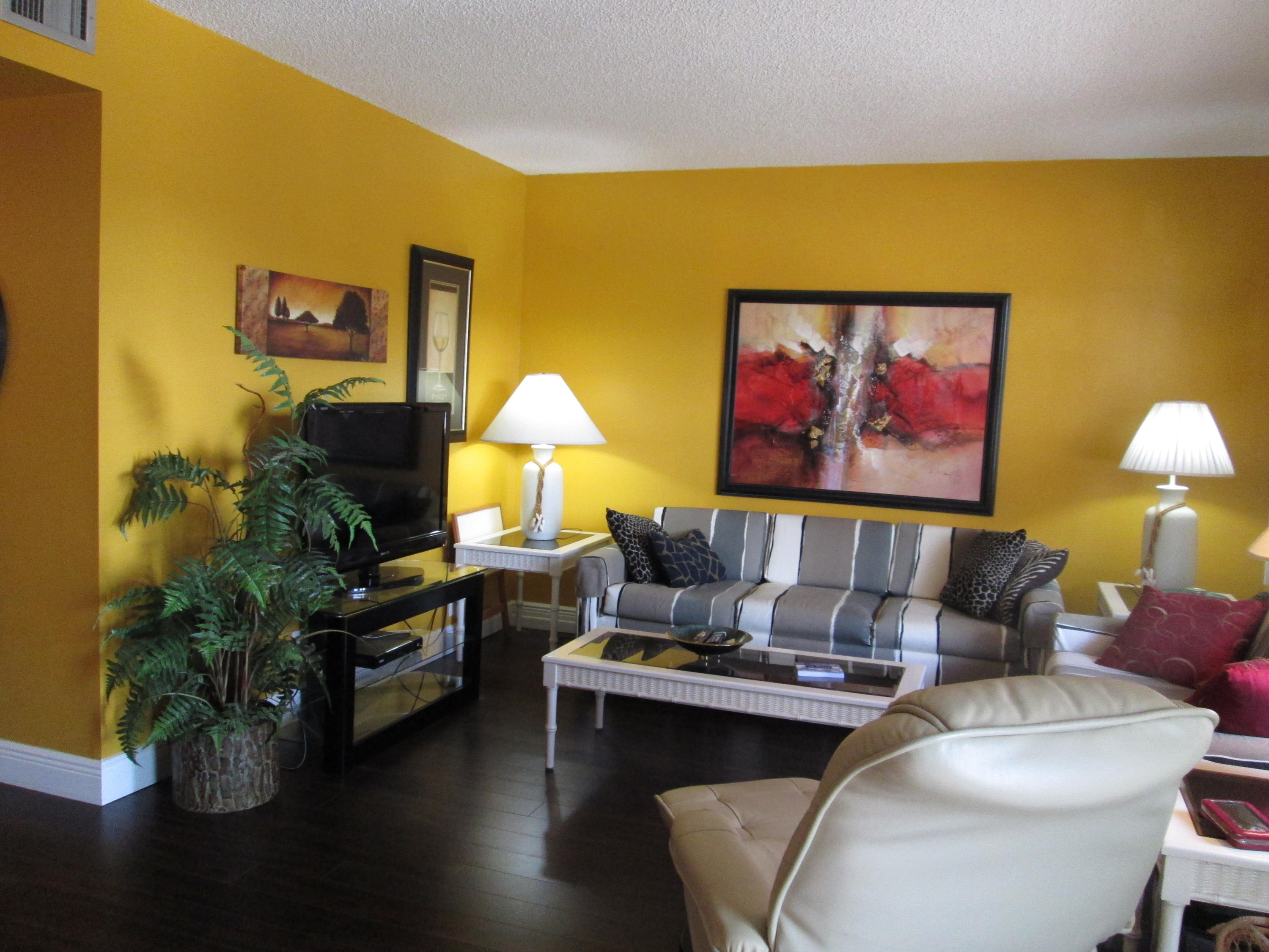 2070 Wolverton East Boca Raton, FL 33434 - Photo 1 of 14 Living Room