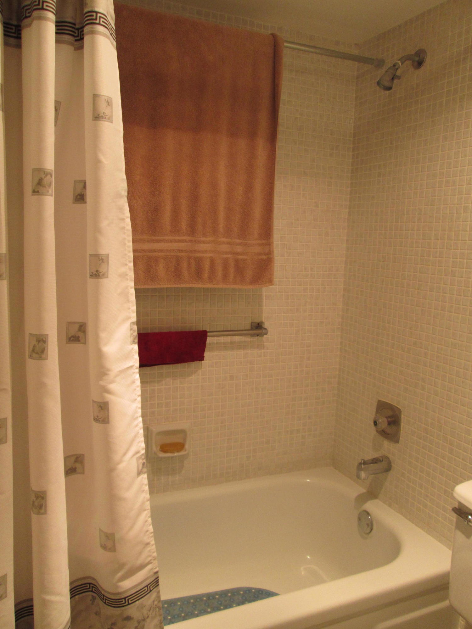 2070 Wolverton East Boca Raton, FL 33434 - Photo 10 of 14 combined tub-shower