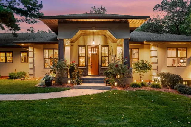 $3,345,000 | 19900 Cottagewood Road, Deephaven, MN 55331