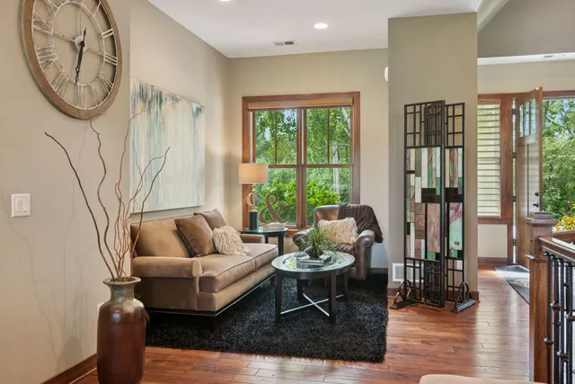 $3,345,000 | 19900 Cottagewood Road, Deephaven, MN 55331