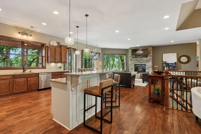 $3,345,000 | 19900 Cottagewood Road, Deephaven, MN 55331