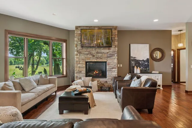$3,345,000 | 19900 Cottagewood Road, Deephaven, MN 55331