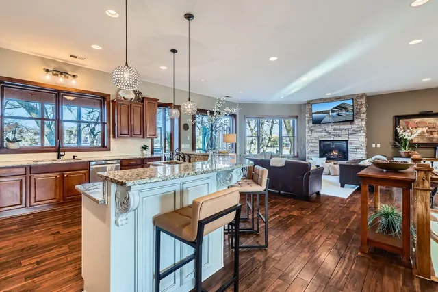 $3,345,000 | 19900 Cottagewood Road, Deephaven, MN 55331