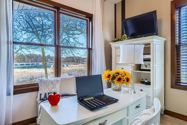 $3,345,000 | 19900 Cottagewood Road, Deephaven, MN 55331